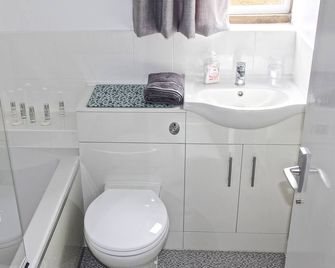 Kate's Cottage - Bourton-on-the-Water - Badkamer