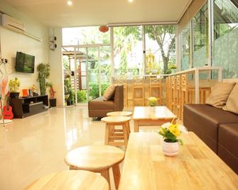 Friend's House Resort - Bangkok - Sala de estar