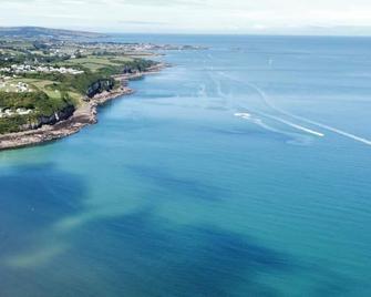 Pass the Keys Modern en-suite room in country PubRestaurant 1 - Beaumaris - Building