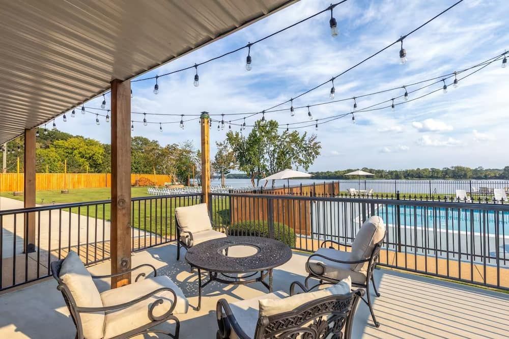 Super 8 by Wyndham Riverside AL - Riverside - Balkon