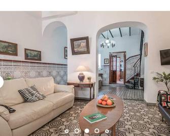 Preciosa Casa Sierra Norte de Sevilla muy Céntrica, Luminosa Ideal Para Disfrute - El Pedroso - Sala de estar