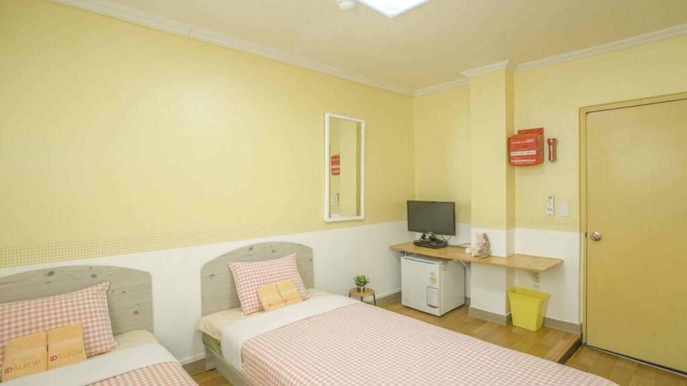 Dalkom Myeongdong Guesthouse