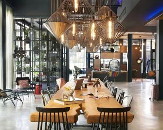 Moxy York - York - Lobby