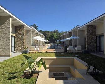 Savanna68 Hotel - Victoria Falls