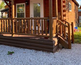 The Cozy Cabin near Geneva on the Lake and Wineries! - Ashtabula - Edificio