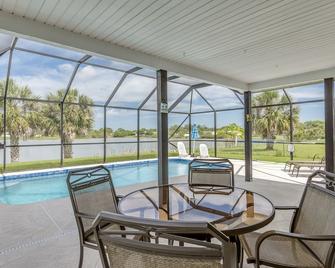 Addy by the Lake - Port Charlotte - Pool