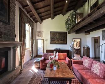Villa Delia 6 Pax Luxury Country House w/Pool and BBQ near Versilia and 5 Terre - Mulazzo - Living room
