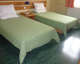 Homeinn Hotel·neo (Zibo Eight Bureaus Railway Station) - Zibo - Habitación