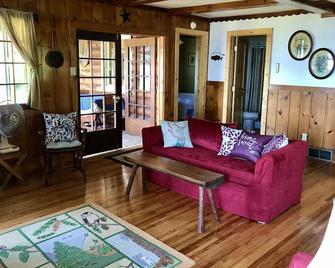 Charming Cabin with Beautiful Spooner Lake Front - Spooner - Living room