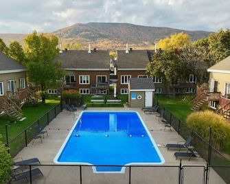 Weski | Grand Studio - Seasonal Prices - Beaupre - Piscină