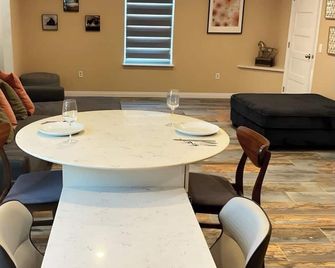 Renovated near Death Valley,Large yard, Amenities - Amargosa Valley - Dining room