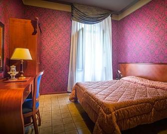 Hotel Terme - Sarnano - Camera da letto
