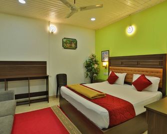 The Svarga Hill View Resort - Munnar - Schlafzimmer