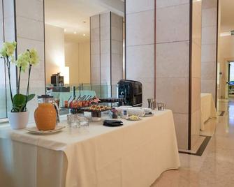 DoubleTree by Hilton Florence Metropole - Florence - Buffet