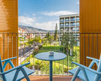 Pestana Casino Studios - פונשל - מרפסת