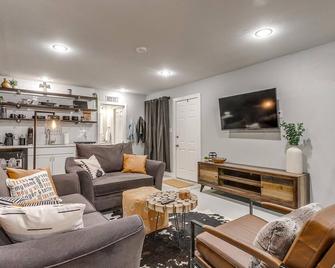Industrial Style Guest House w/ Privacy Fence - Fort Worth