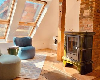 Time out in a farmhouse with orchard near the lake - Krugsdorf - Sala de estar