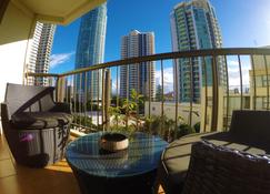 Erika's Oceanview Holiday Apartments - Surfers Paradise - Balkon