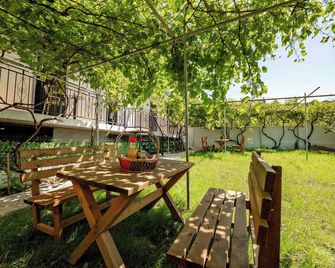 Kalpazo Kaja Vila Garden - Golem - Patio