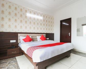 OYO 47758 Orchard Green Royal - Pathānkot - Bedroom