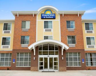Days Inn & Suites by Wyndham Caldwell - Caldwell - Building