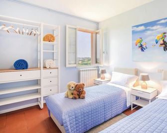 2 Bedroom Cozy Home In Fano -Pu- - Carignano - Slaapkamer