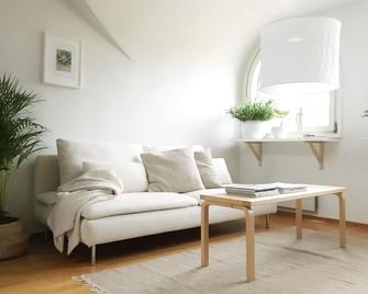 Roost Pursimiehenkatu - Helsinki - Living room