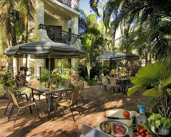 Tropic Towers Apartments - Cairns - Building
