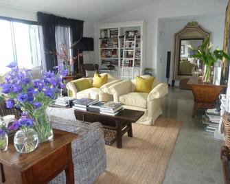 340 deg Alps & Sea - Christchurch - Living room