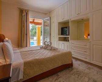 Private Pool Villa Aleca In Dassia Corfu - Limni - Bedroom