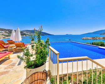 Pier House Suits - Kalkan - Balcony