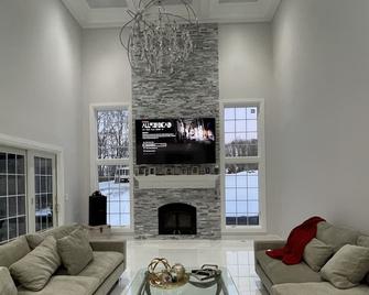 The Luxury modern home with pool - Sparta - Sala de estar