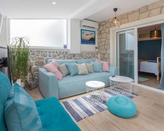 Apartments Nika - كريكفينيكا - غرفة معيشة