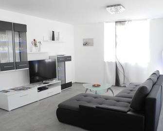Modern, new 3.5-room apartment in brig with fantastic views of the mountains - Brig - Living room