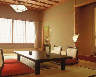 Hotel Keigetsu - Achi - Eetruimte