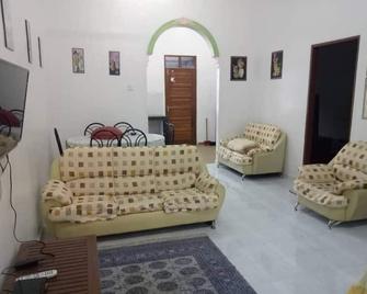 Aiman Homestay - Marang - Living room