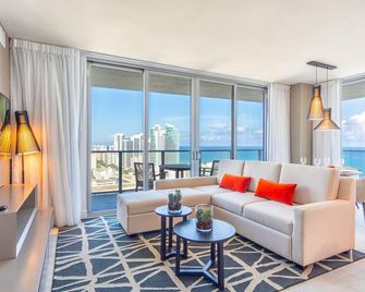 Luxury condo with amazing ocean & city views | WIFI + Alexa + Netflix Ready - Hollywood - Living room