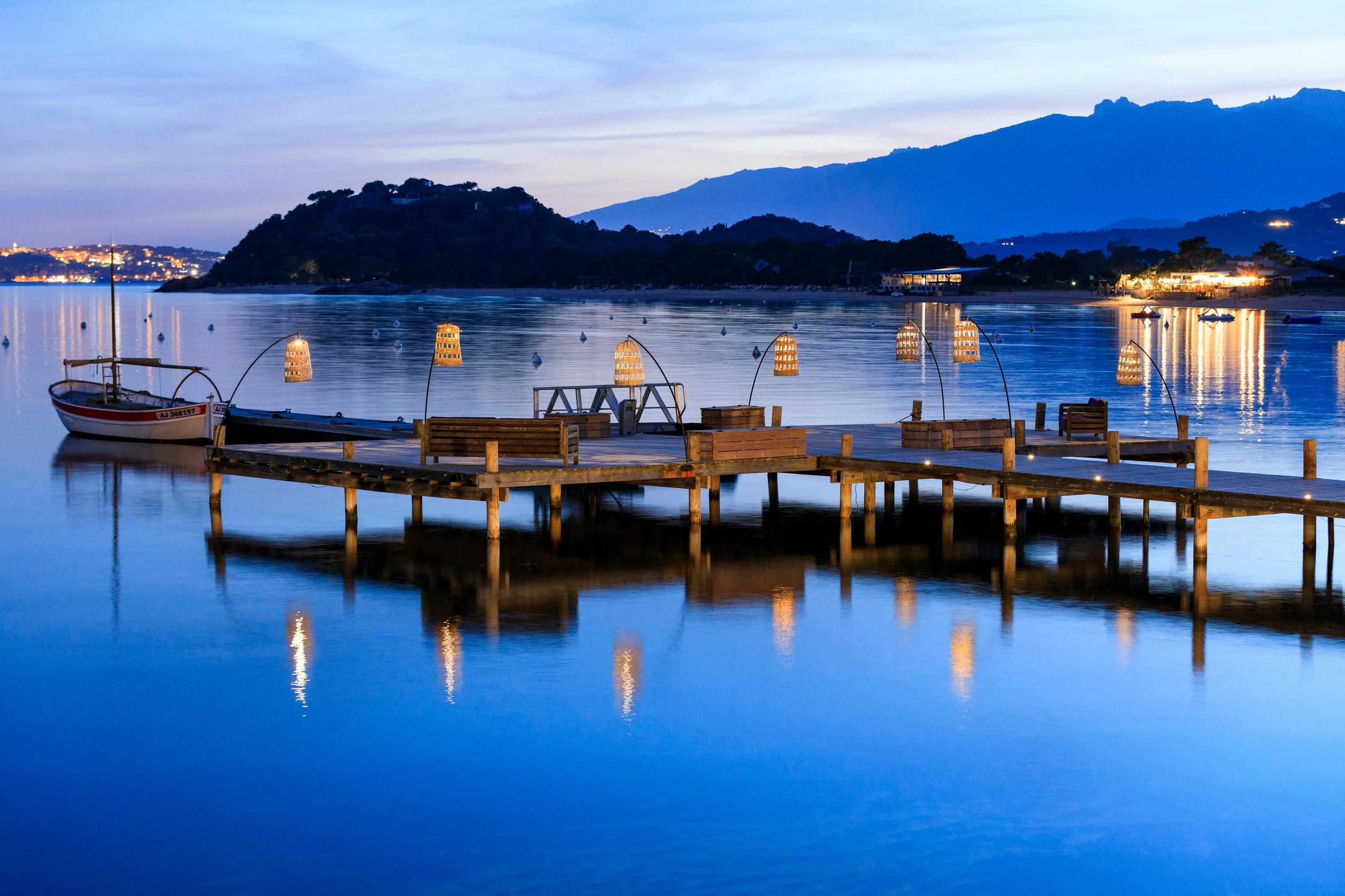 جراند أوتل دي كالا روسا - بورتو-فيكيو - مبنى