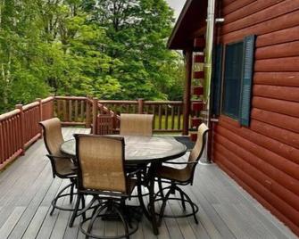 Turkey Ridge Cabin - Harpers Ferry - Balcony