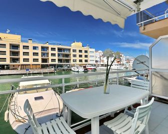 Beautiful Apartment Near The Beach -2 -4 Pers Free Wifi, Parking, Air Conditioning - Castelló d'Empúries - Balkon
