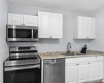 2334 - Peaceful 3-bedroom house with AC in Avon Park - Avon Park - Cocina