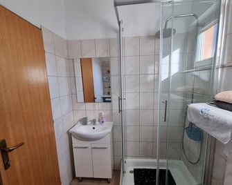 Apartments Vanja Skara Biograd - Біоград-на-Мору - Ванна кімната