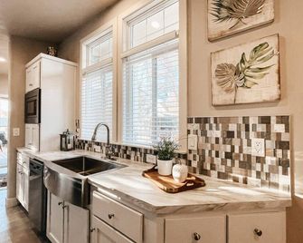 Beautiful Private Cottage Sunstone - Reno - Kitchen