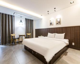 R Lee Suite Ganseok - Incheon - Habitación