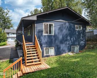 New!! Lovely Apartment 5 Minutes From The Airport! - Anchorage - Bâtiment