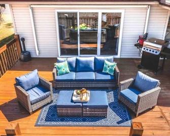 Secluded Luxurious Cabin, Sleeps 16, Hot tub Sauna - Somerset - Innenhof