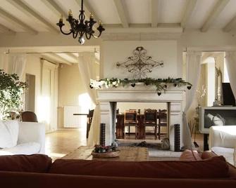 Stunning 18th Century Charentais Logis with Swimming Pool near Cognac - Angeac-Champagne - Living room
