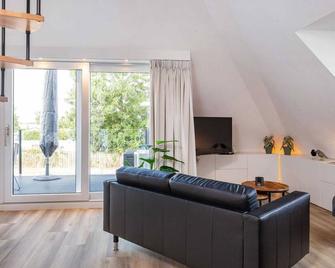 Cozy apartment at the beautiful Sneekermeer - Offingawier - Sala de estar