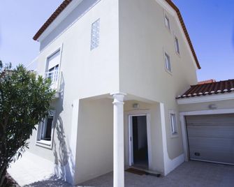 Pineapple Surf House - Peniche - Edificio