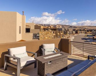 Private Hot Tub & Fire Pit - Sleeps 10 Near Pool - Saint George - Balcony